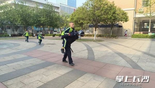 長沙紅光保安服務有限公司,長沙安保服務,長沙安全服務,長沙非武裝押運,勞務派遣服務 長沙紅光保安服務有限公司,長沙安保服務,長沙安全服務,長沙非武裝押運,勞務派遣服務